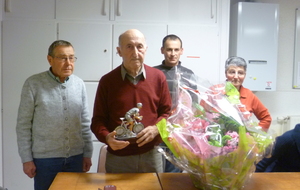 Jean et Anne avec Pierre, l' ancien président et Yannick, le nouveau.