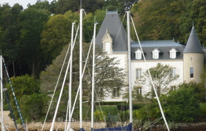 Emile ZOLA a séjourné dans cette demeure à Sainte-Marine. Il travaillait alors sur un projet de roman breton. .
